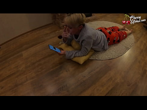 ❤️ Nora blondinka sesa velikega kurca in poskakuje na njem - analni seks ❤️ Fucking video pri nas ❤