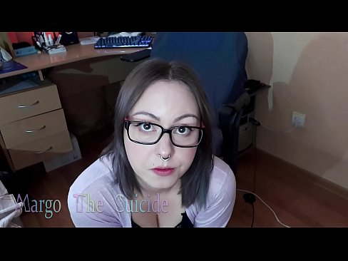 ❤️ Seksi dekle z očali globoko sesa dildo pred kamero ❤️ Fucking video pri nas ❤